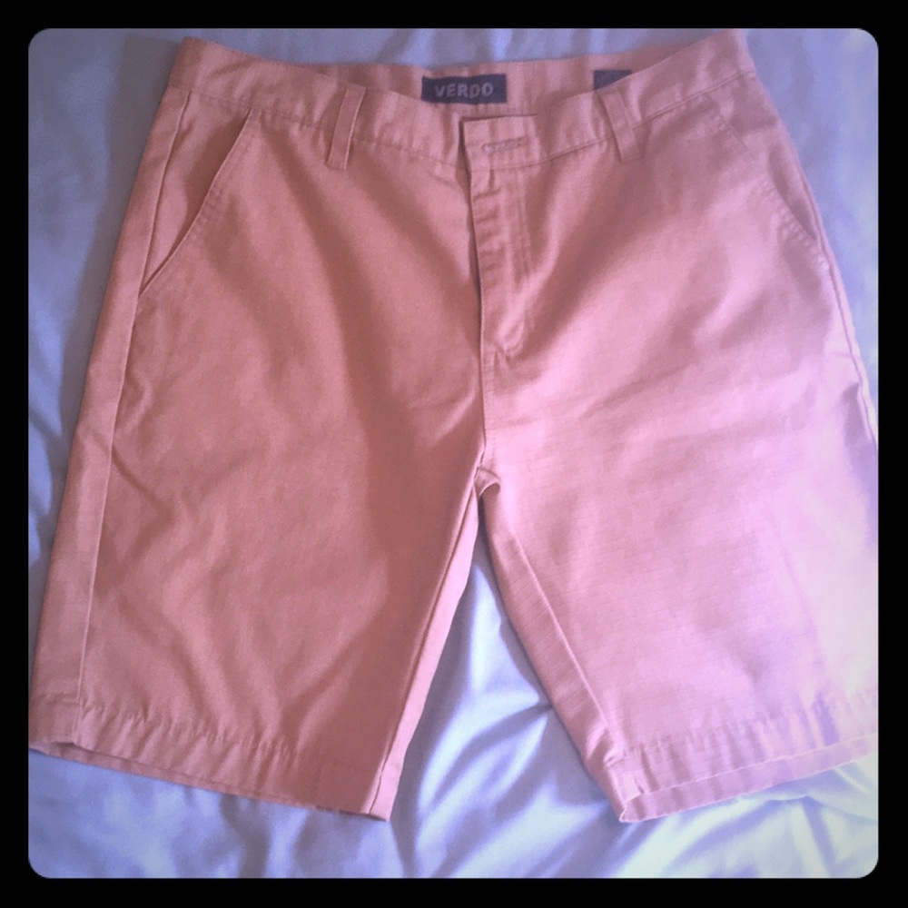 Men’s khaki shorts